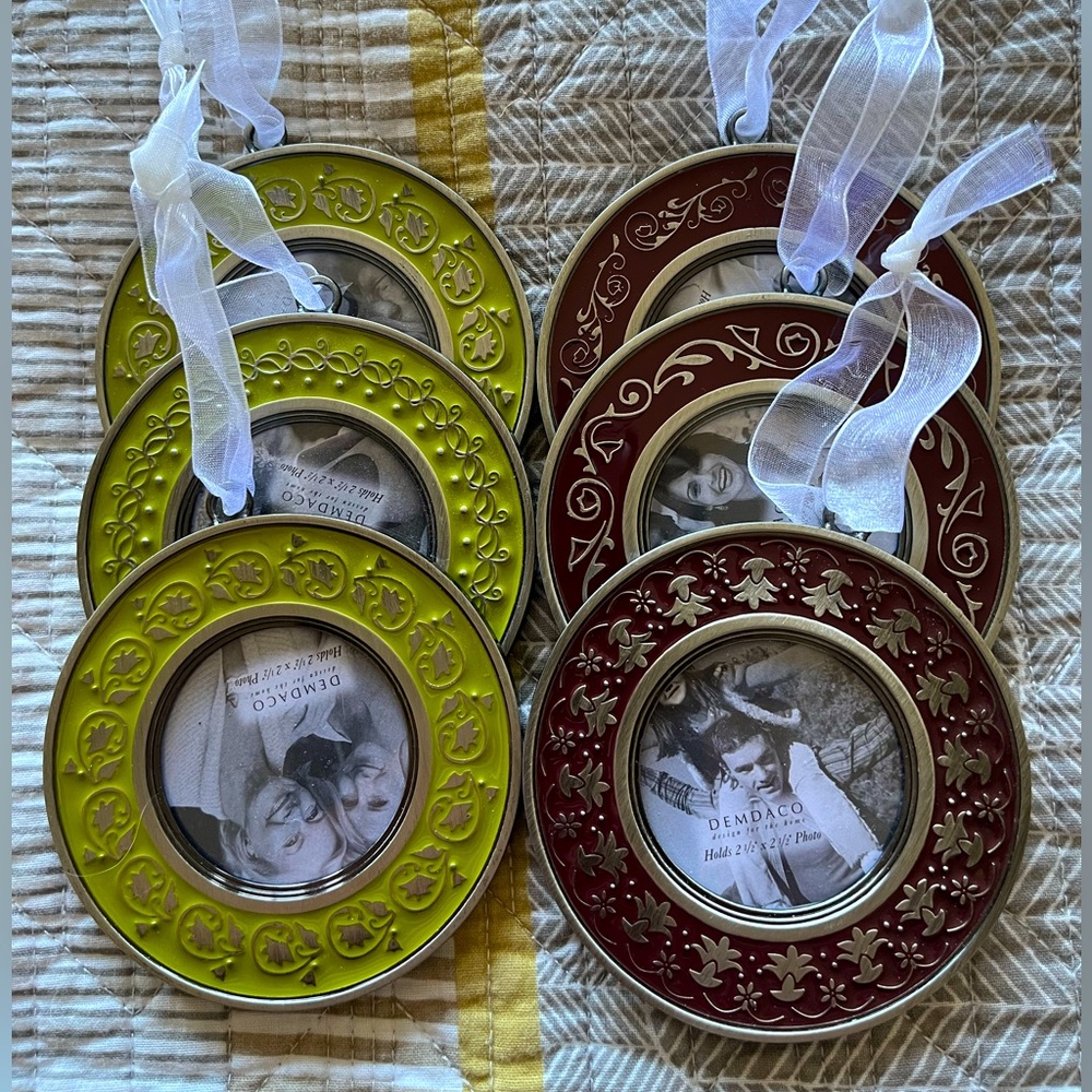 🌲BNWT CHRISTMAS PICTURE ORNAMENTS - Set of Six